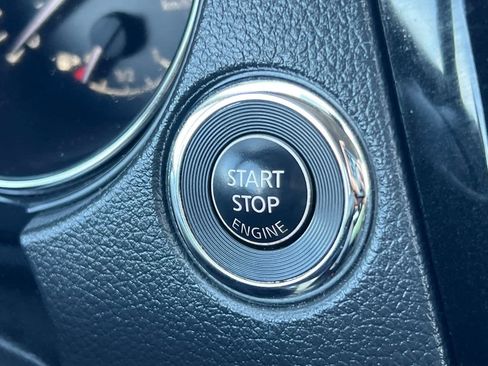 Used 2019 Nissan Rogue SV AWD/4WD image 24