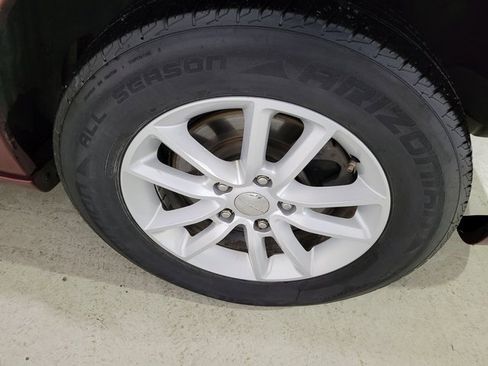 Used 2019 Dodge Grand Caravan SXT image 24