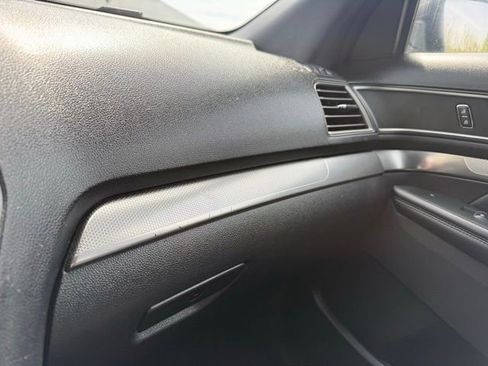 Used 2019 Ford Explorer XLT image 33