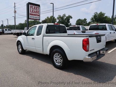 Used 2016 Nissan Frontier SV RWD image 3