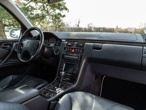 Used 2000 Mercedes-Benz E 55 AMG Sedan image 10