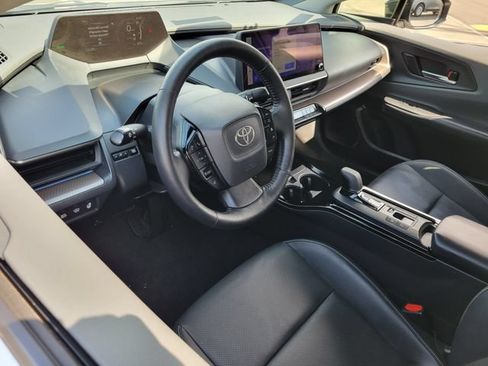 Used 2024 Toyota Prius XLE FWD image 5