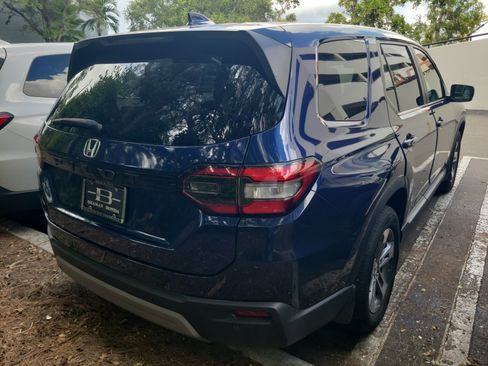 Certified 2025 Honda Pilot EX-L image 3