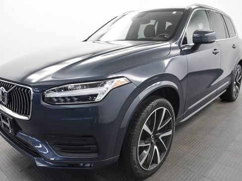 Used 2022 Volvo XC90 T6 Momentum w/ Advanced Package image 2