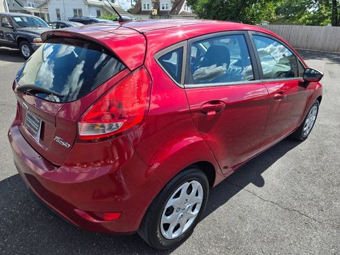 Used 2013 Ford Fiesta SE w/ Moon & Mood Pkg FWD image 6