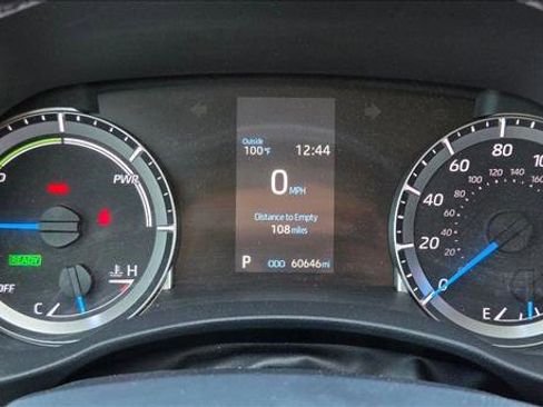 Used 2022 Toyota Highlander LE image 11