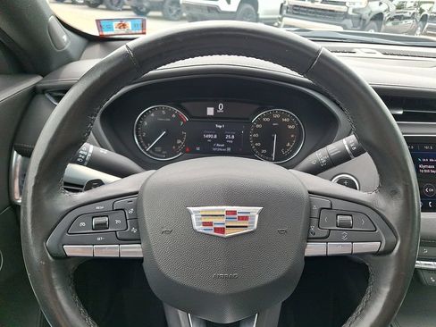 Used 2020 Cadillac XT4 Premium Luxury w/ Cold Weather Package AWD/4WD image 19