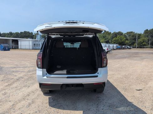 Used 2024 Chevrolet Suburban High Country AWD/4WD image 4