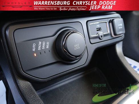 Used 2023 Jeep Renegade Latitude AWD/4WD image 23