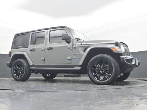 Used 2023 Jeep Wrangler Unlimited Sahara AWD/4WD image 23