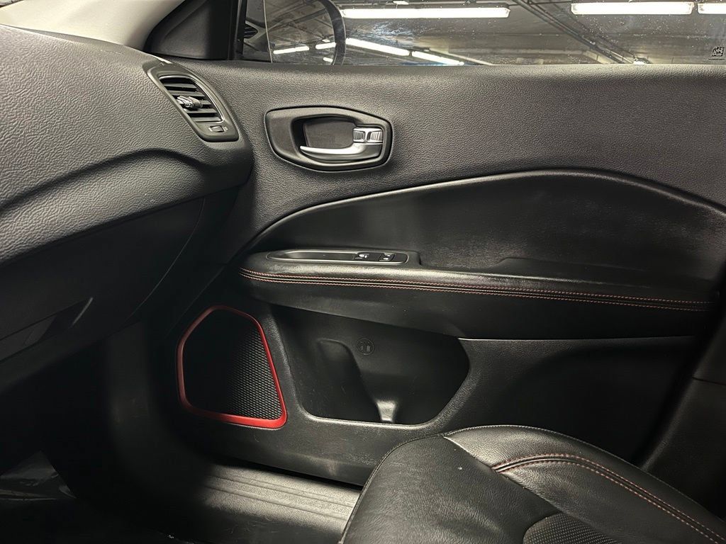 Used 2019 Jeep Compass Trailhawk w/ Leather Interior Group AWD/4WD image 28