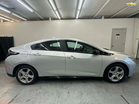 Used 2017 Chevrolet Volt LT w/ Comfort Package image 7
