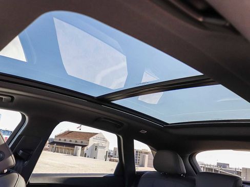 Used 2025 Audi Q5 Premium w/ Convenience Package image 34