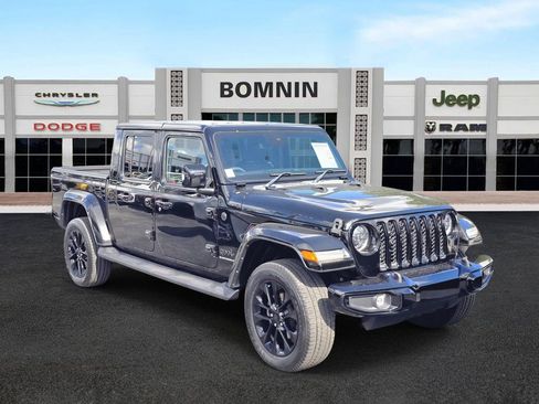Used 2023 Jeep Gladiator Overland image 2