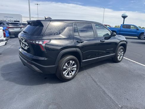 Used 2025 Chevrolet Equinox LT FWD image 2