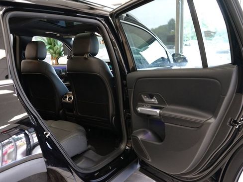 Used 2023 Mercedes-Benz GLB 250 4MATIC w/ Premium Package image 52