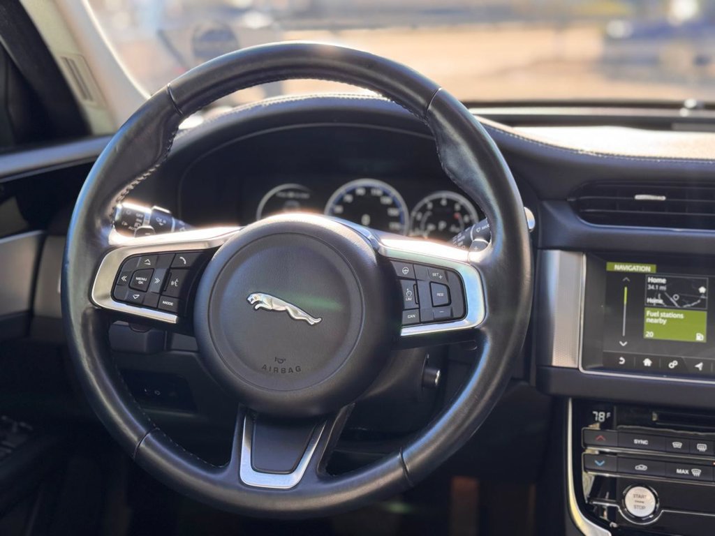 Used 2018 Jaguar XF Prestige AWD/4WD image 28