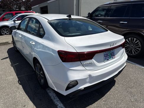 Certified 2022 Kia Forte LXS w/ LXS Technology Package FWD image 8