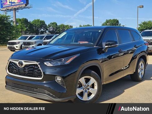 Used 2023 Toyota Highlander LE FWD image 1