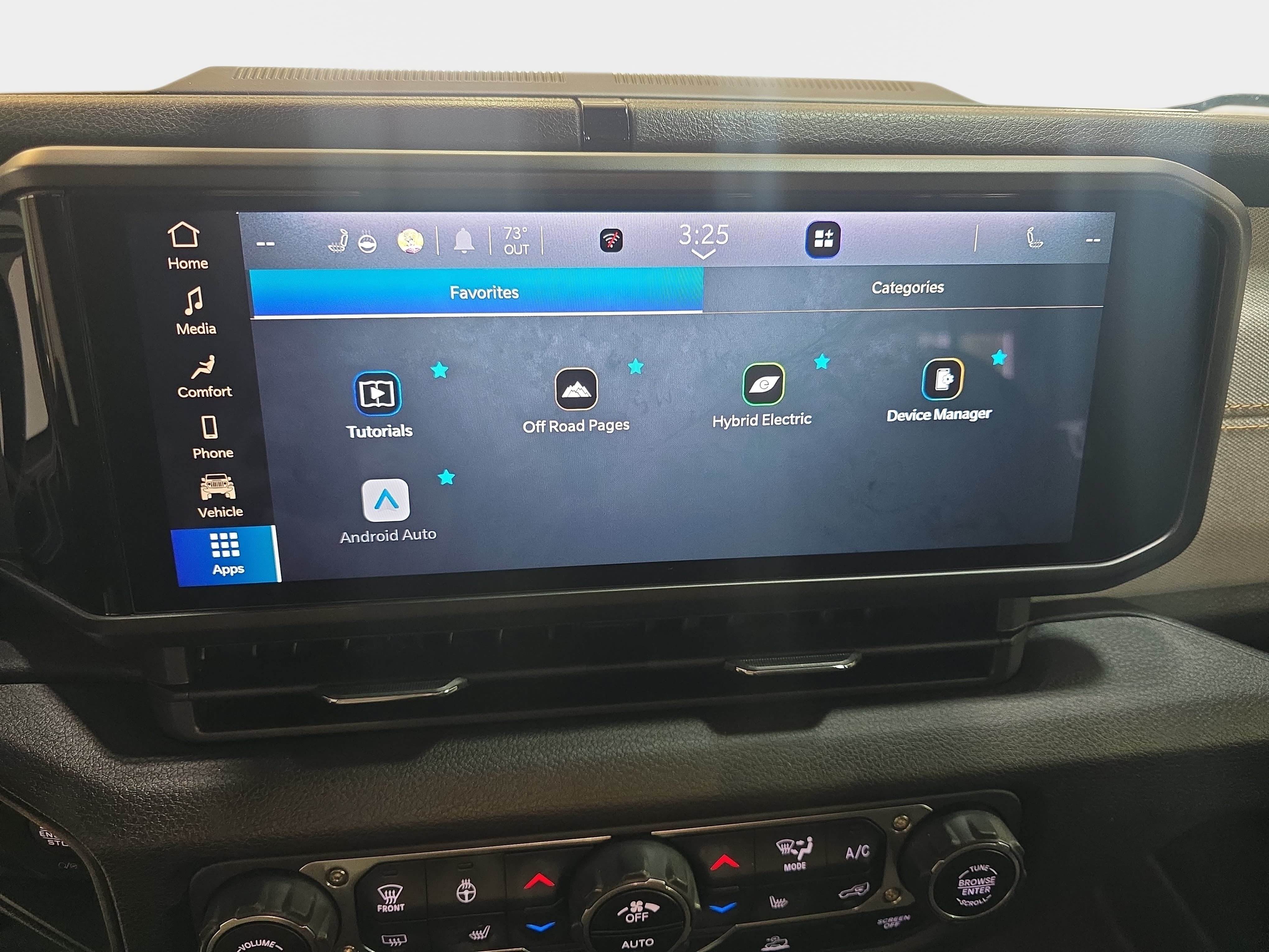 Used 2024 Jeep Wrangler Unlimited w/ Convenience Group AWD/4WD image 19