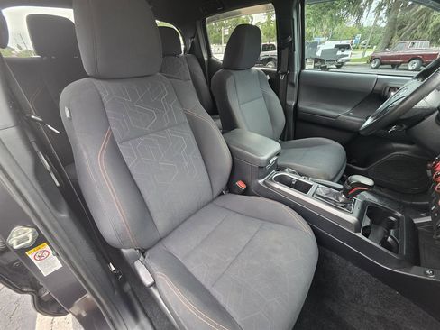 Used 2020 Toyota Tacoma 4x4 Double Cab image 30