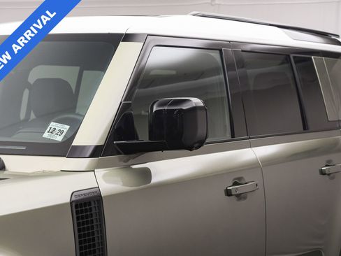 Used 2024 Land Rover Defender 110 S image 10