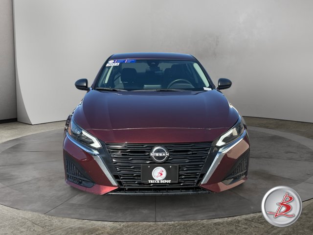 Used 2024 Nissan Altima 2.5 SV FWD image 2