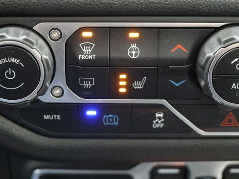 Used 2024 Jeep Wrangler Unlimited AWD/4WD image 24