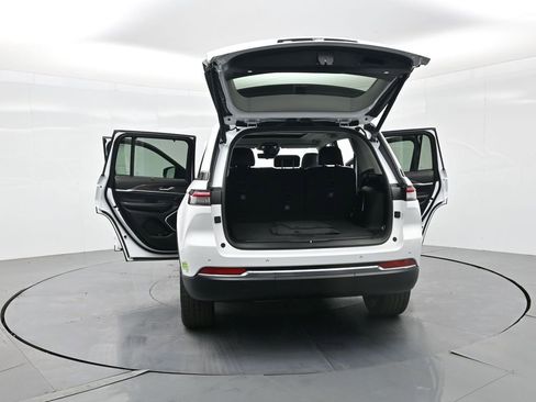 Used 2022 Jeep Grand Cherokee Limited 4xe w/ Luxury Tech Group II image 37