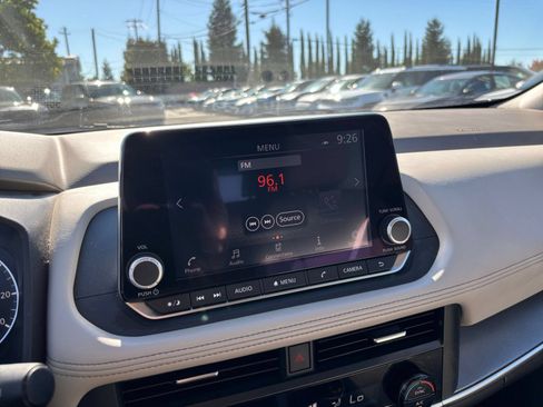 Used 2025 Nissan Rogue SV FWD image 20