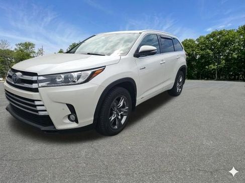 Used 2017 Toyota Highlander Limited Platinum AWD/4WD image 4