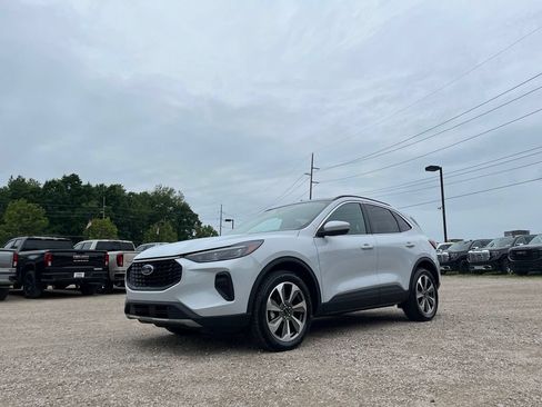 Used 2025 Ford Escape Platinum AWD/4WD image 2