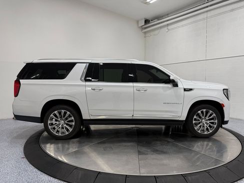 Used 2022 GMC Yukon XL Denali image 8