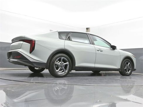 Used 2025 Kia K4 LXS image 35