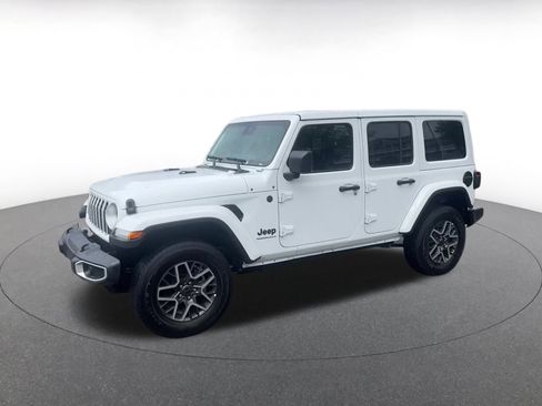 Used 2025 Jeep Wrangler Sahara image 7