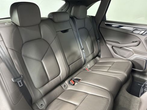 Certified 2023 Porsche Macan image 23