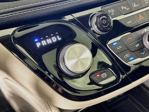 Used 2022 Chrysler Pacifica Limited FWD image 25