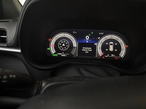 Used 2025 Toyota Sienna XSE FWD image 8