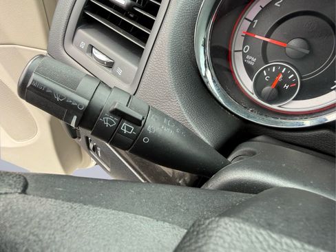 Used 2013 Dodge Grand Caravan SE FWD image 25