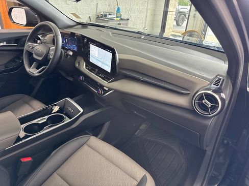 Used 2025 Chevrolet Equinox LT w/ Convenience Package II FWD image 54