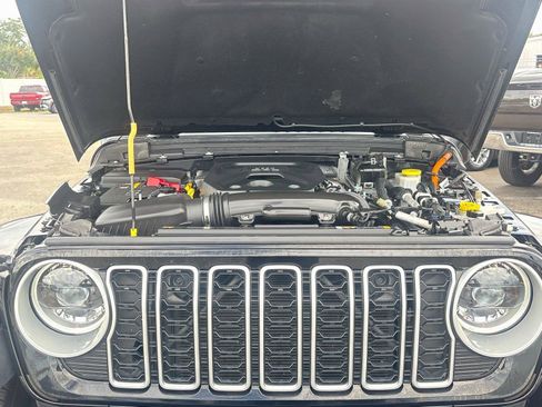 Used 2024 Jeep Wrangler Unlimited Sahara AWD/4WD image 29