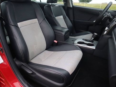 Used 2014 Toyota Camry SE FWD image 6