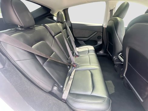 Used 2024 Tesla Model Y Long Range RWD image 28