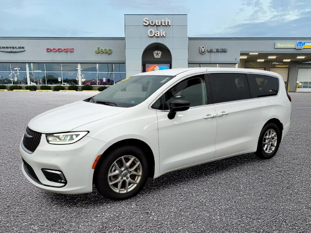 Certified 2024 Chrysler Pacifica Touring-L FWD image 4