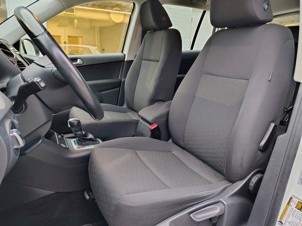 Used 2017 Volkswagen Tiguan Limited w/ Premium Package AWD/4WD image 17