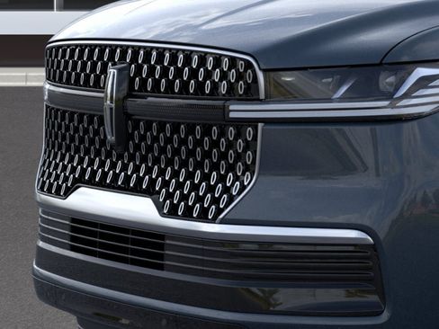 New 2026 Lincoln Navigator L Reserve AWD/4WD image 17