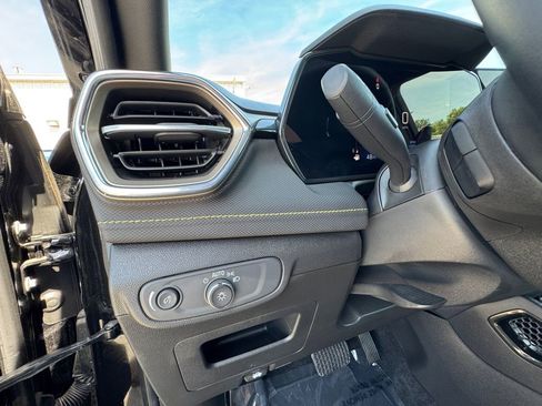 Used 2025 Chevrolet TrailBlazer ACTIV w/ Convenience Package FWD image 24