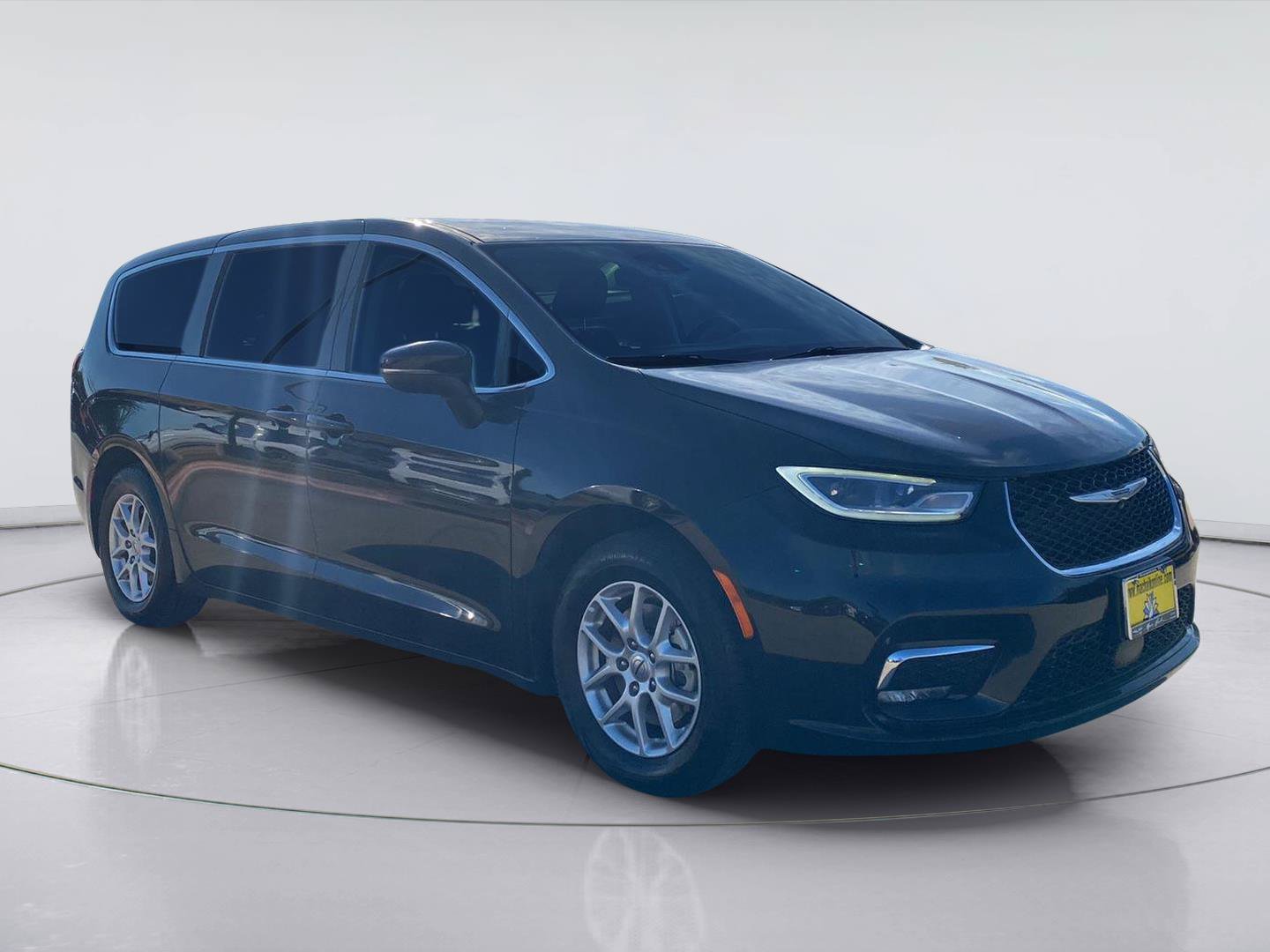 Used 2023 Chrysler Pacifica Touring-L FWD image 8