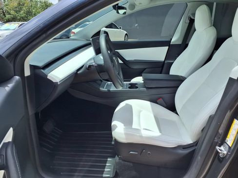 Used 2022 Tesla Model Y Long Range AWD/4WD image 11