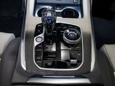 New 2026 BMW ALPINA XB7 image 19